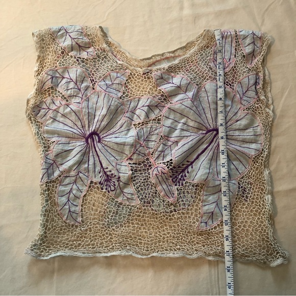 Vintage Cutwork Flower and Fishnet Top Sz M - Picture 7 of 10